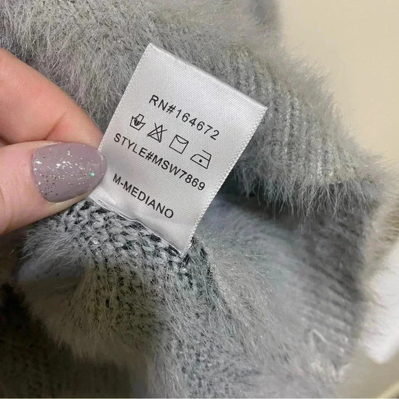 Grey White  Argyle Print Turtle Neck long sleeve Sweater Pink Lily Brand NWOT - Picture 6 of 16